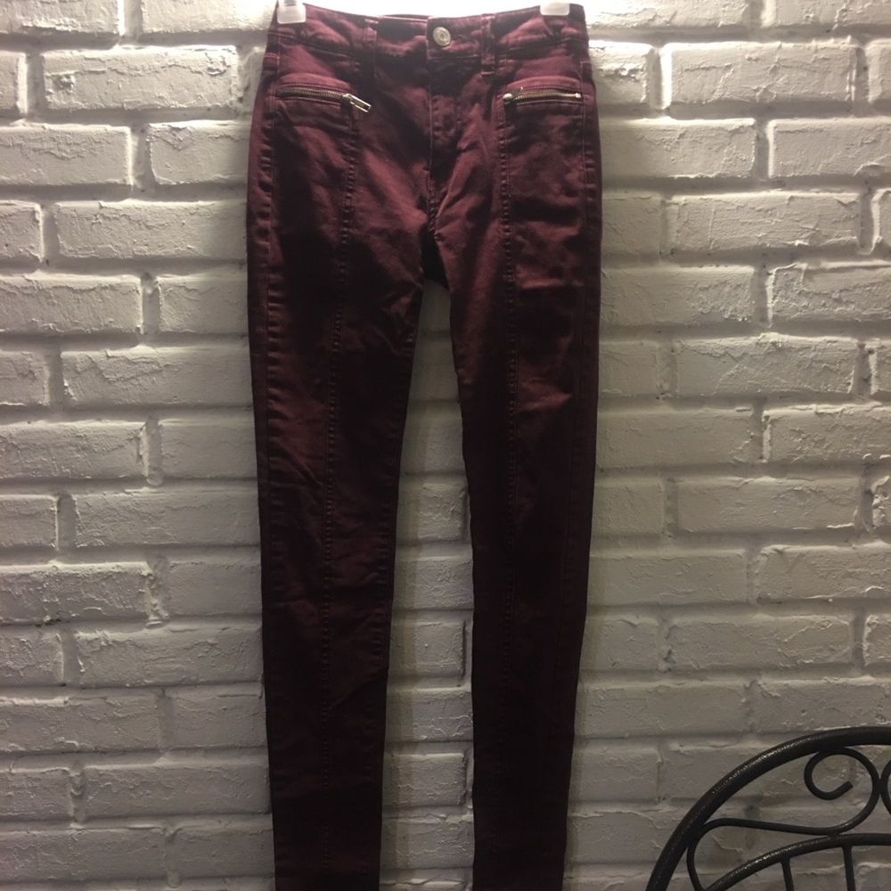 American Eagle Maroon High Waisted Jeans. 👖🌸